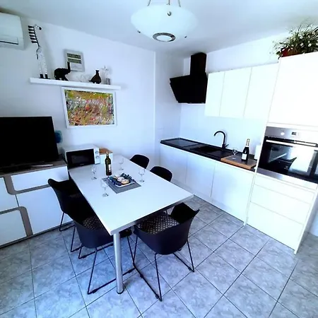 Lada Apartment *