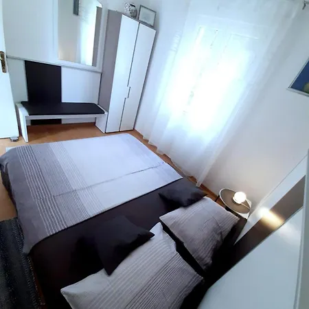 Lada Apartment Supetar