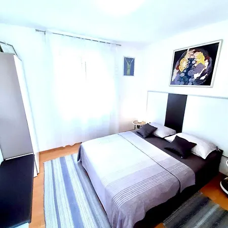 Lada Apartment *