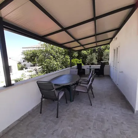 Lada Apartment Supetar